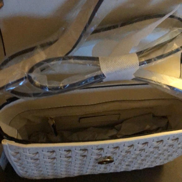 Brand new white crossbody purse - Picture 3 of 4